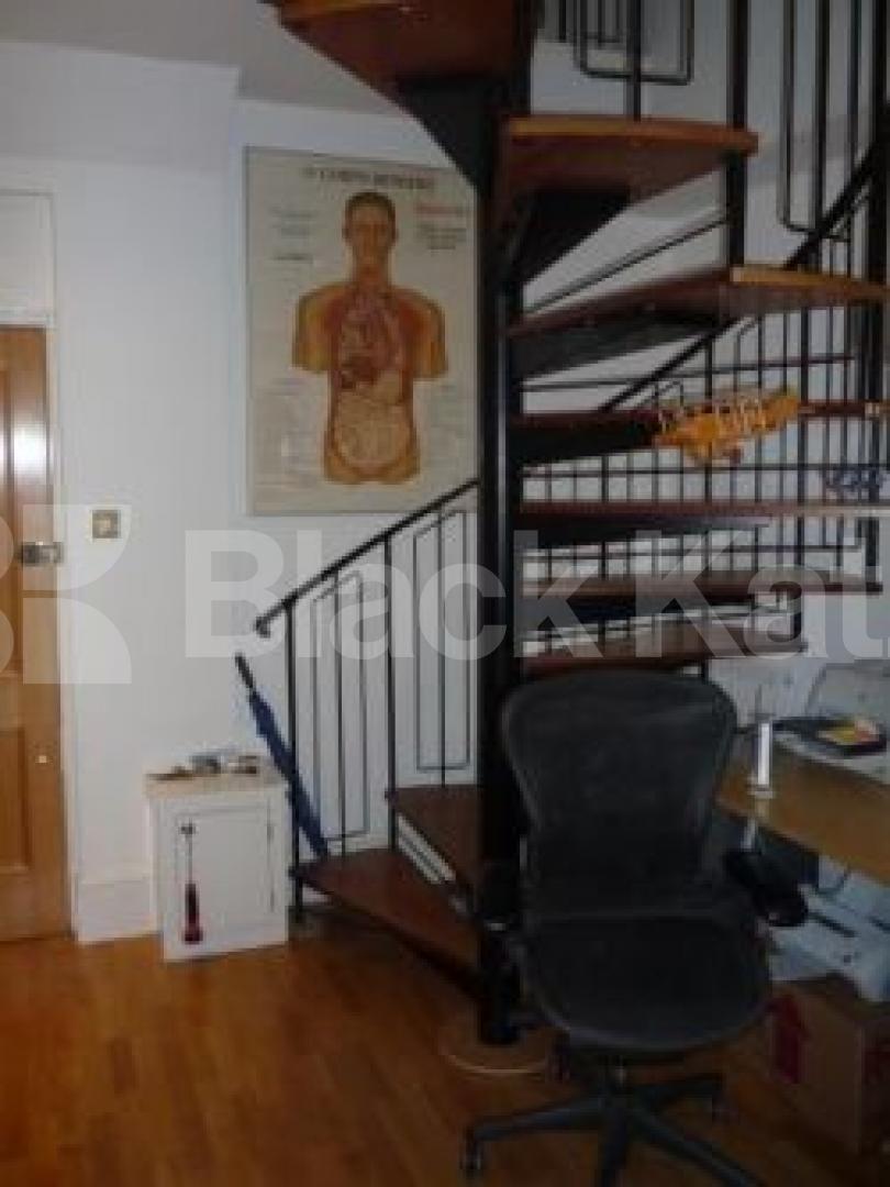 			LET, 3 Bedroom, 1 bath, 1 reception Serviced Apartments			 Princess Park Manor, Frien Barnet